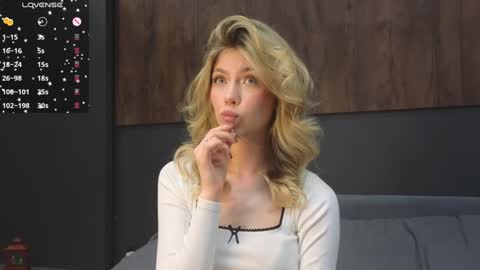 Lisa online show from January 7, 7:59 pm