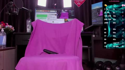 Snapshot of raissa_sky26 chatting on December 11, 2:41 am Laura online show from December 11, 2:41 am