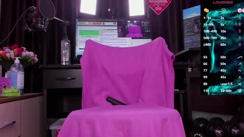 Snapshot of raissa_sky26 chatting on December 10, 2:48 am Laura online show from December 10, 2:48 am