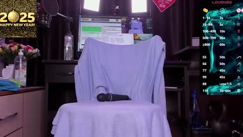 Snapshot of raissa_sky26 chatting on January 3, 2:43 am Laura online show from January 3, 2:43 am