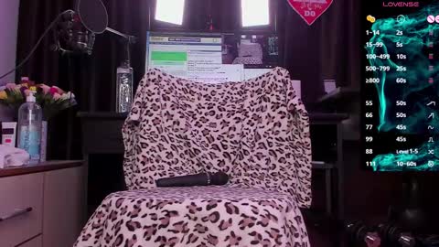 Snapshot of raissa_sky26 chatting on February 11, 3:40 am Laura online show from February 11, 3:40 am
