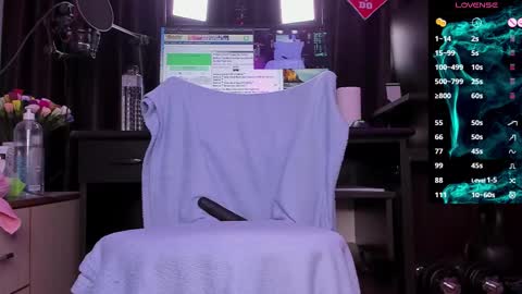 Snapshot of raissa_sky26 chatting on February 24, 3:42 am Laura online show from February 24, 3:42 am