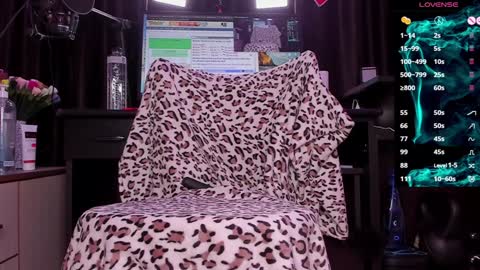 Snapshot of raissa_sky26 chatting on January 17, 2:29 am Laura online show from January 17, 2:29 am