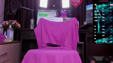Snapshot of raissa_sky26 chatting on December 4, 2:53 am Laura online show from December 4, 2:53 am