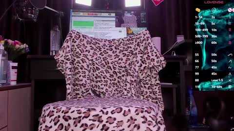 Snapshot of raissa_sky26 chatting on January 15, 2:38 am Laura online show from January 15, 2:38 am