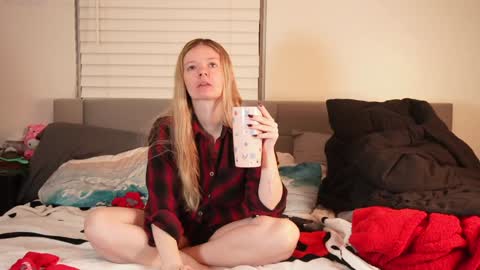 Snapshot of ramichick chatting on February 4, 1:34 am Rami online show from February 4, 1:34 am