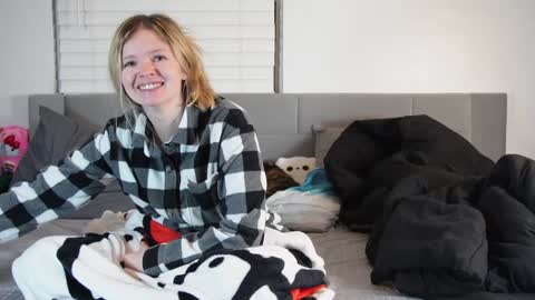 Snapshot of ramichick chatting on January 30, 1:44 am Rami online show from January 30, 1:44 am