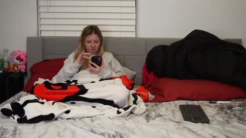 Snapshot of ramichick chatting on January 22, 1:31 am Rami online show from January 22, 1:31 am