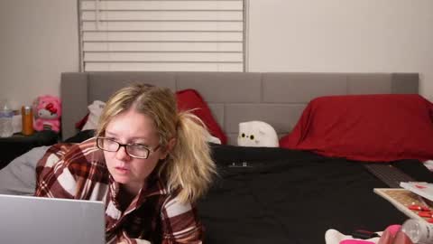 Snapshot of ramichick chatting on January 17, 1:57 am Rami online show from January 17, 1:57 am