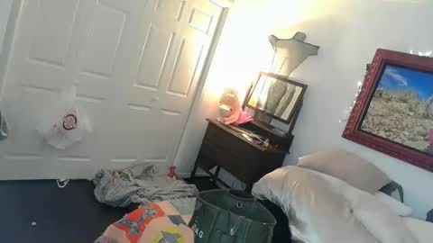    RAMONA Q   online show from May 21, 4:49 pm