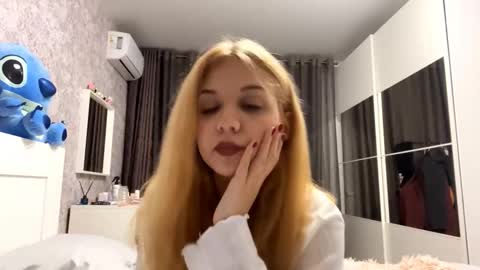 Randa online show from October 19, 9:28 pm