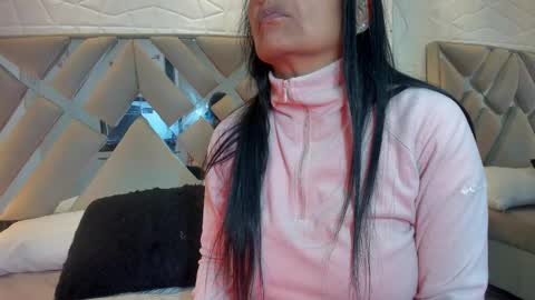 Snapshot of raquel_moore chatting on March 4, 8:24 am Raquel Moore online show from March 4, 8:24 am