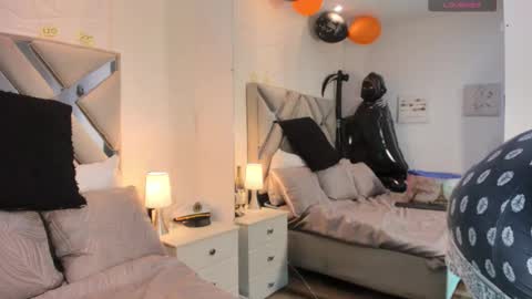 Snapshot of raquel_moore chatting on October 20, 6:00 pm Raquel Moore online show from October 20, 6:00 pm