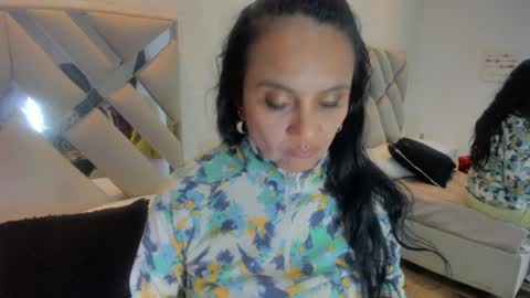 Snapshot of raquel_moore chatting on February 8, 10:19 pm Raquel Moore online show from February 8, 10:19 pm