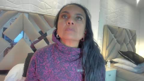 Snapshot of raquel_moore chatting on February 6, 8:39 am Raquel Moore online show from February 6, 8:39 am