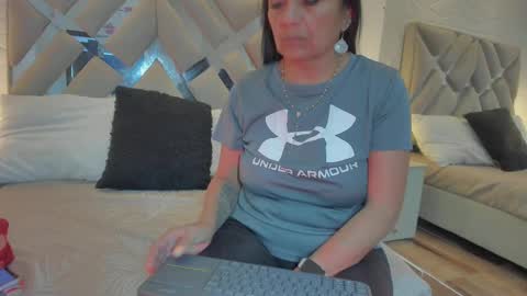 Snapshot of raquel_moore chatting on March 11, 9:45 am Raquel Moore online show from March 11, 9:45 am