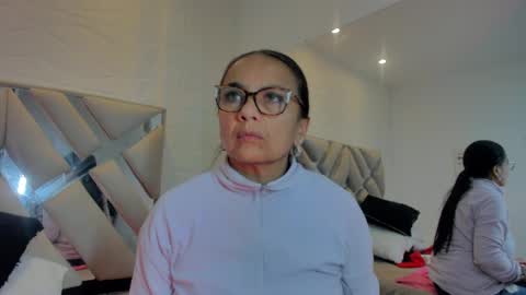 Snapshot of raquel_moore chatting on March 3, 8:32 am Raquel Moore online show from March 3, 8:32 am