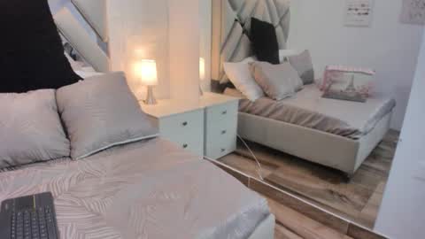 Snapshot of raquel_moore chatting on September 14, 5:33 pm Raquel Moore online show from September 14, 5:33 pm