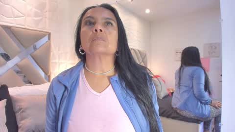 Raquel Moore  online show from March 15, 1:02 pm