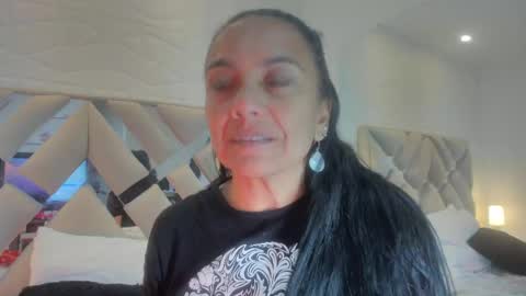 Snapshot of raquel_moore chatting on February 10, 6:53 am Raquel Moore online show from February 10, 6:53 am