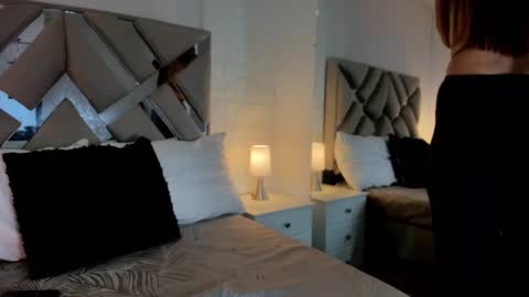 Snapshot of raquel_moore chatting on February 24, 11:09 pm Raquel Moore online show from February 24, 11:09 pm