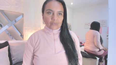 Raquel Moore  online show from March 30, 1:54 pm
