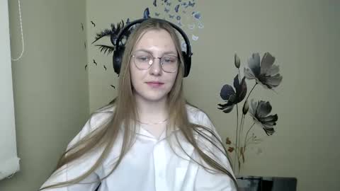 raspberry0101 online show from December 6, 7:44 pm