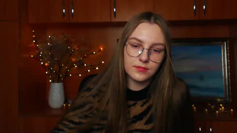 raspberry0101 online show from December 13, 3:00 pm