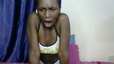 Snapshot of rasta_berry chatting on October 28, 3:34 am rasta online show from October 28, 3:34 am