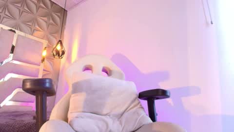 Snapshot of rave_paradise chatting on September 20, 12:25 pm online show from September 20, 12:25 pm