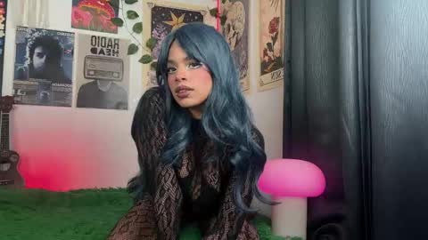 Snapshot of raven_luv chatting on October 17, 1:53 am raven  online show from October 17, 1:53 am