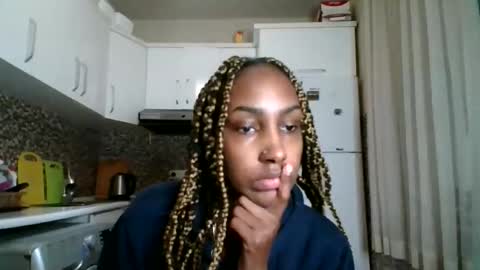 ravenbby online show from May 11, 8:28 pm