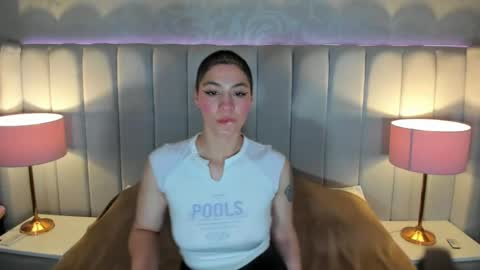 Ravenfox  online show from April 14, 3:50 am