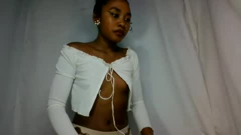 razafindrasoa online show from June 15, 2:17 pm