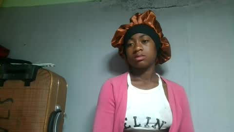 razafy922472 online show from June 20, 7:39 pm