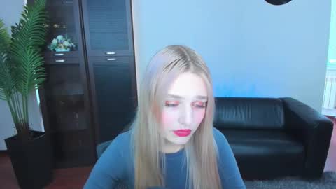 rebeccachamb online show from September 25, 1:54 pm