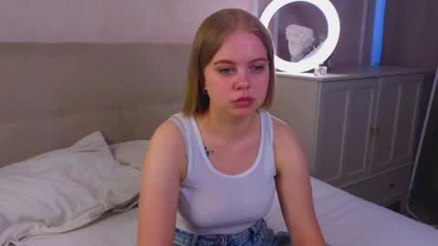 rebeccacruze online show from June 7, 7:37 am