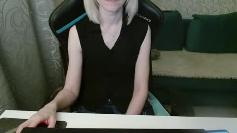 Snapshot of rebesaolset chatting on February 12, 5:05 pm RebesaOlset online show from February 12, 5:05 pm