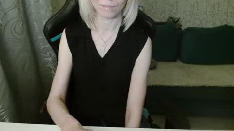 Snapshot of rebesaolset chatting on February 6, 5:19 pm RebesaOlset online show from February 6, 5:19 pm