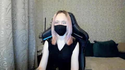 Snapshot of rebesaolset chatting on December 12, 5:15 pm RebesaOlset online show from December 12, 5:15 pm