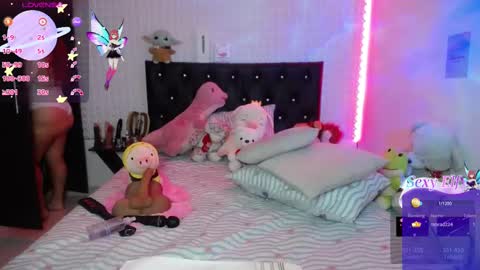 Snapshot of red_girlofficial chatting on February 12, 2:45 am Taliana online show from February 12, 2:45 am