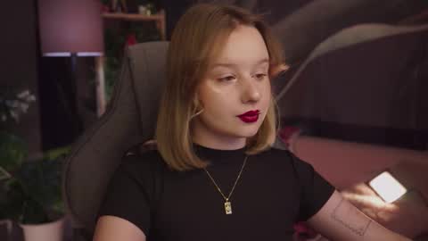 QUEEN OF EVIL online show from November 8, 2:49 am