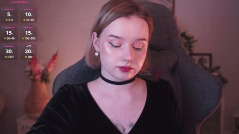 Snapshot of red_queeen chatting on January 14, 8:37 pm QUEEN OF EVIL online show from January 14, 8:37 pm