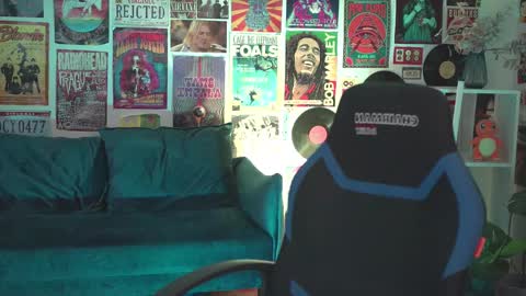 Snapshot of red_queeen chatting on March 4, 2:06 am QUEEN OF EVIL online show from March 4, 2:06 am