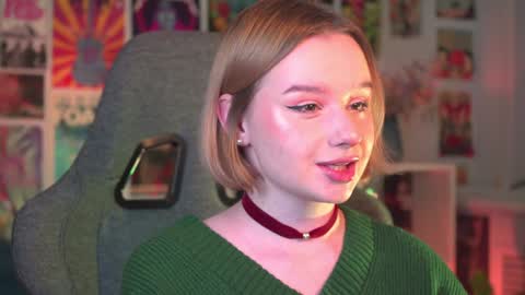 Snapshot of red_queeen chatting on January 7, 7:17 pm QUEEN OF EVIL online show from January 7, 7:17 pm