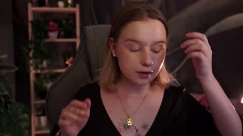 QUEEN OF EVIL online show from October 12, 2:14 am