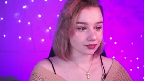 Snapshot of red_queeen chatting on December 10, 5:33 pm QUEEN OF EVIL online show from December 10, 5:33 pm