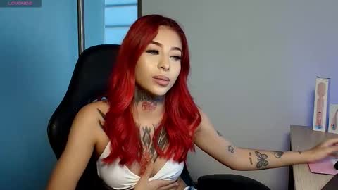 redd_girly online show from October 21, 9:52 pm