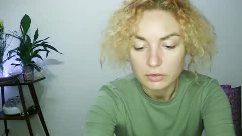 reddgirll online show from January 25, 8:10 pm