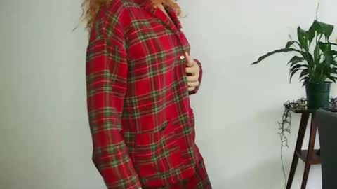 reddgirll online show from February 17, 8:09 am
